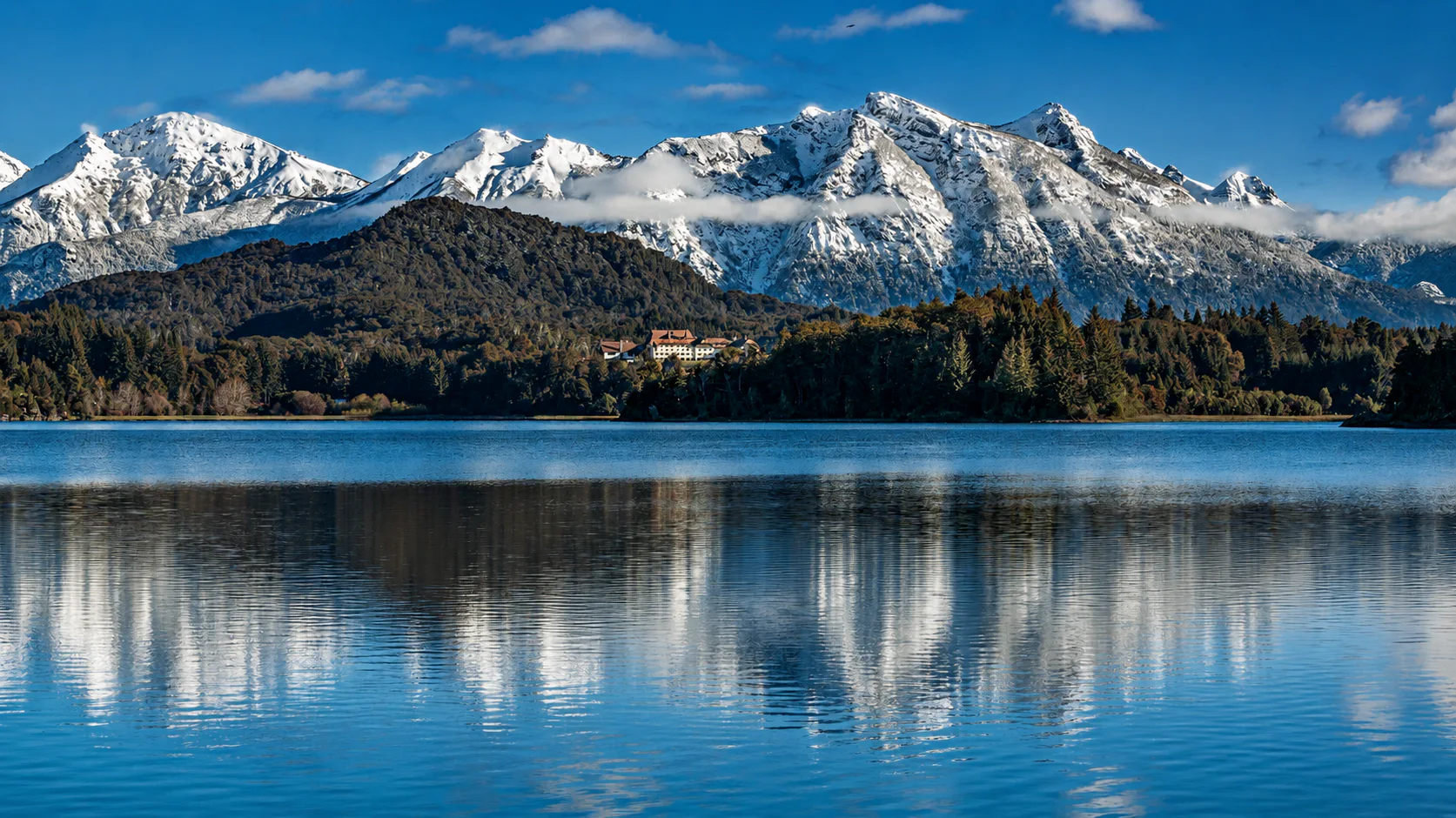 Montañas y lago en Bariloche